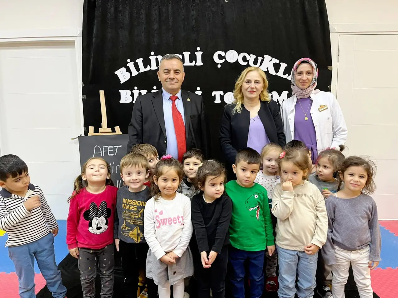 Haber: Sürpriz Kreşin Miniklerine Oyunlarla Afetlerde Farkındalık Çalışması - Galeri-2