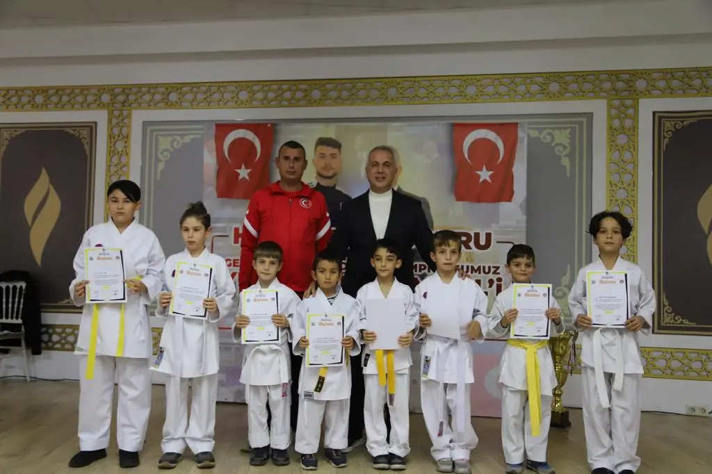 Haber: Hendek Belediyesi Karate Takımı Genel Klasmanda Birinci Oldu - Galeri-1