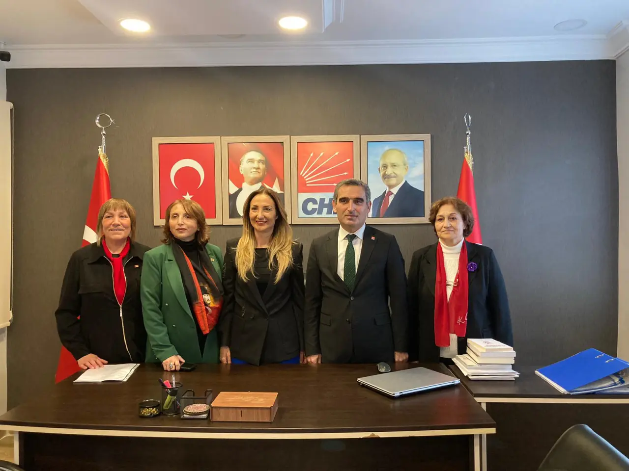 Haber: Nazlıaka CHP Hendek Teşkilatını Ziyaret Etti - Galeri-1