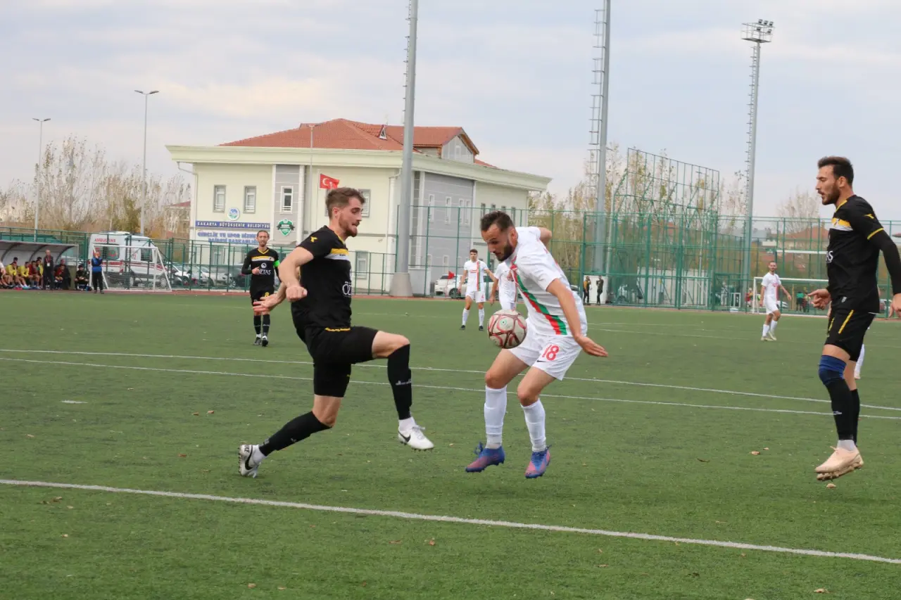 Haber: Hendek Dereköyspor 2 attı 3 aldı - Galeri-1