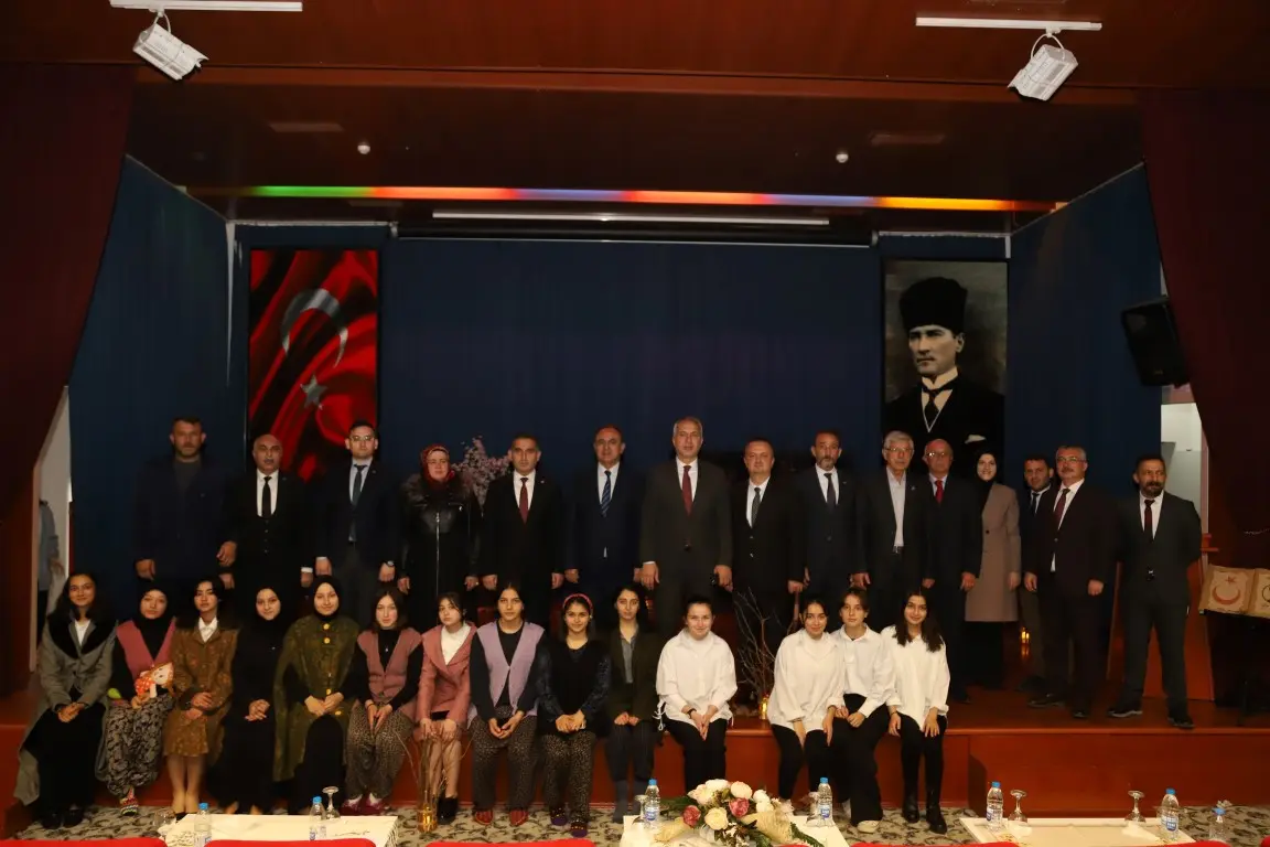 Haber: 24 Kasım Öğretmenler Günü Hendek’te Törenle Kutlandı - Galeri-1