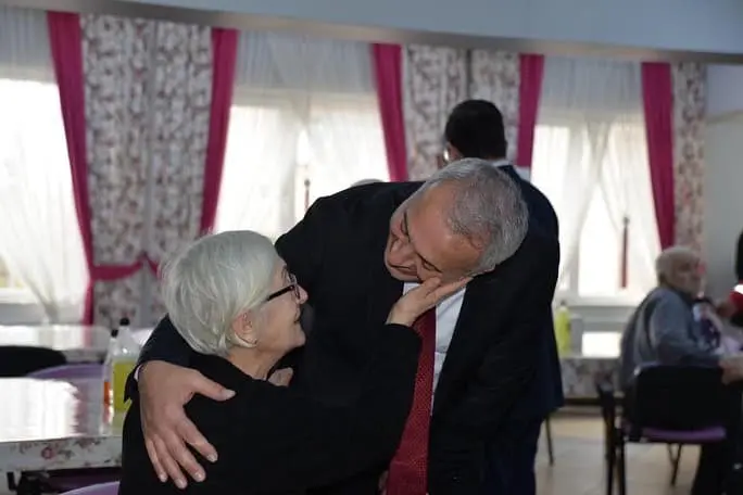 Haber: DAYANIŞMA HER ENGELİ AŞAR - Öne Çıkan