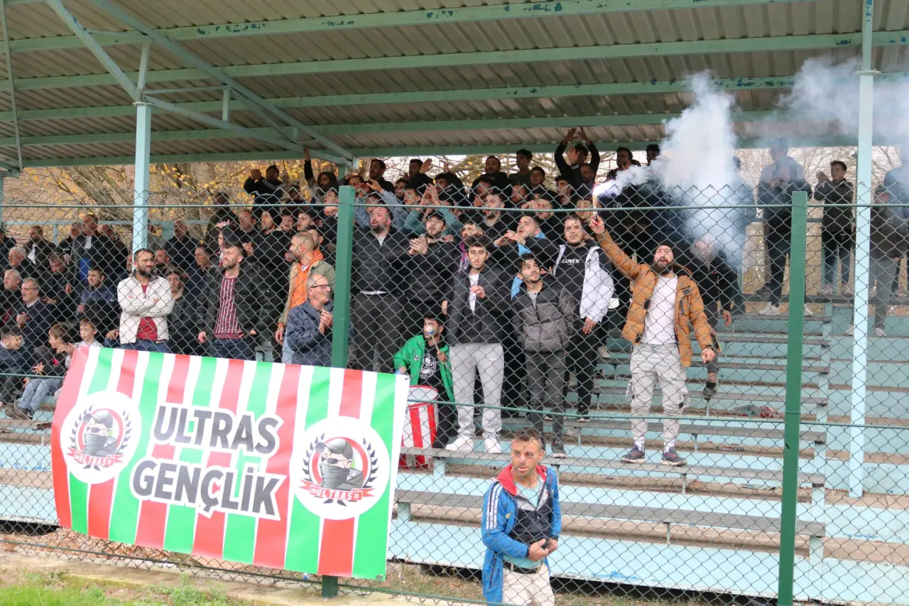 Haber: Hendek Dereköyspor Vefaspor’u elinden kaçırdı - Galeri-1