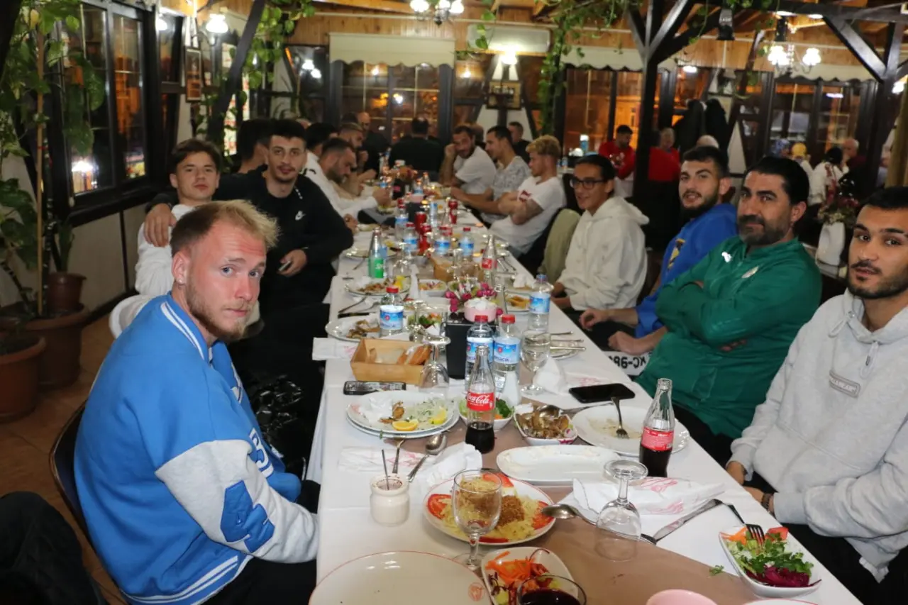 Haber: Demirel ve Nal’dan Hendekspor’a Moral Yemeği - Galeri-2