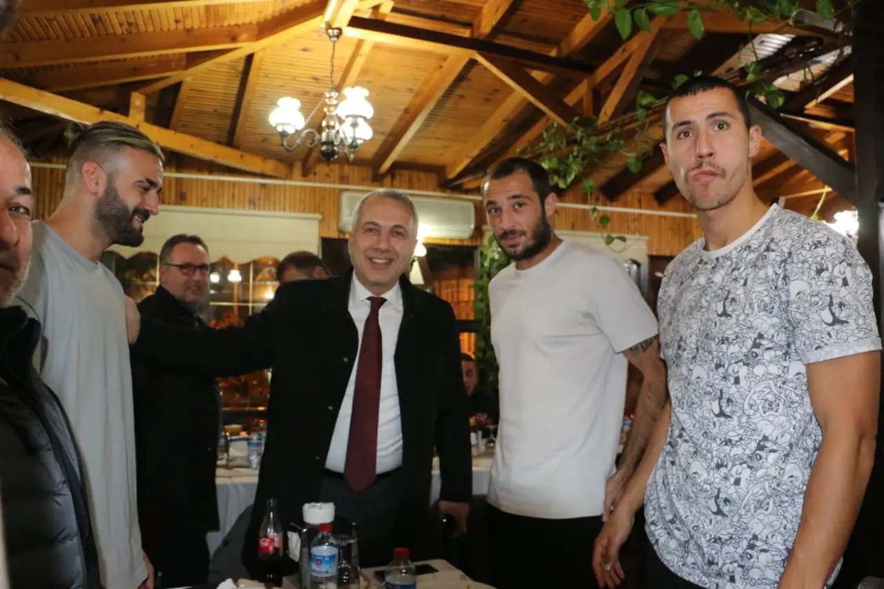 Haber: Demirel ve Nal’dan Hendekspor’a Moral Yemeği - Galeri-4