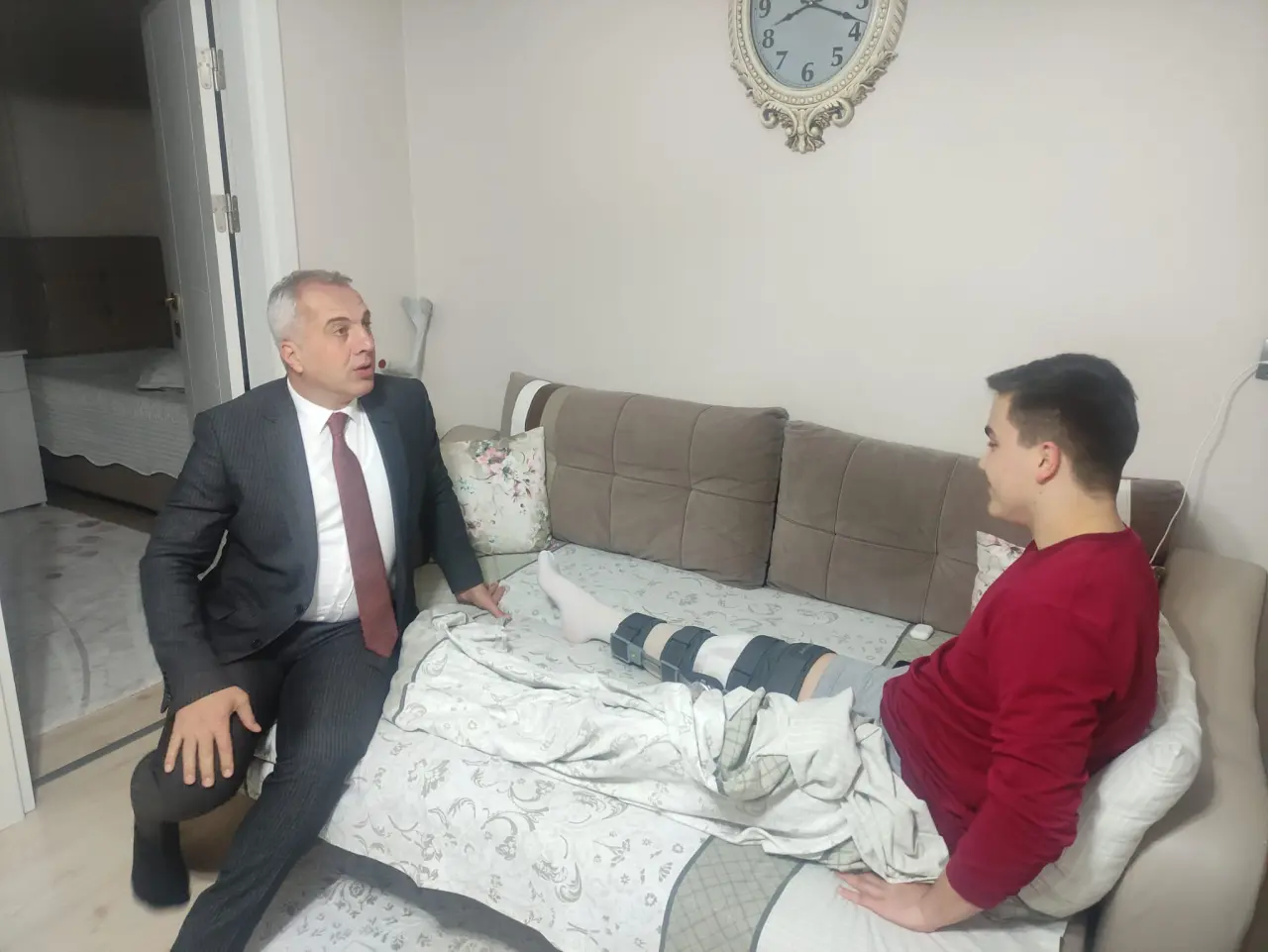 Haber: Babaoğlu'ndan Şampiyon Karateciye Geçmiş Olsun Ziyareti - Galeri-1