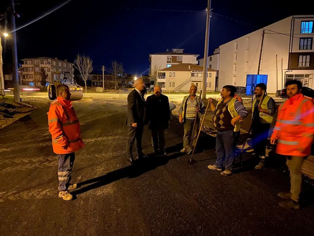 Haber: YENİMAHALLE’DE 4 AYRI SOKAKTA ASFALT ÇALIŞMALARI TAMAMLANDI - Galeri-1