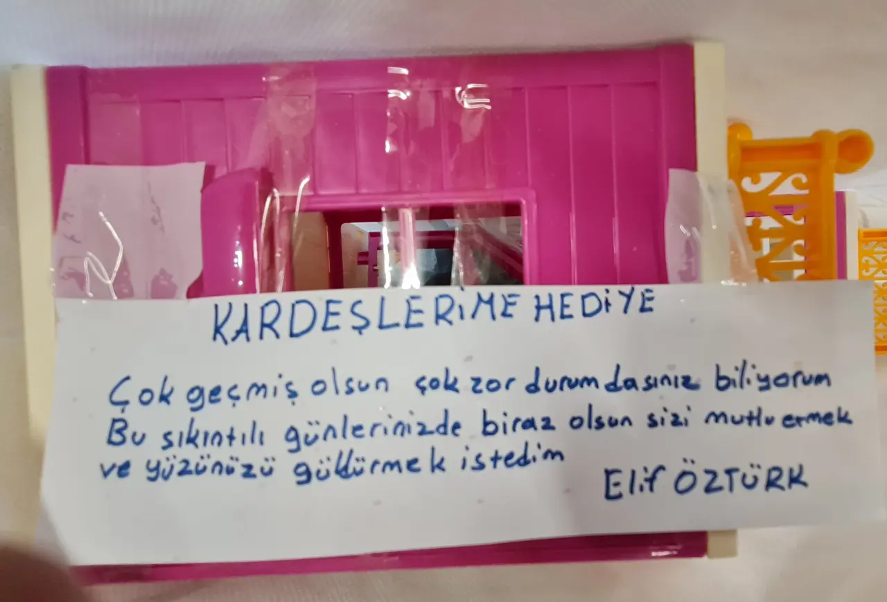 Haber: Minik Elif'ten depremzede çocuklara yardım eli - Galeri-1