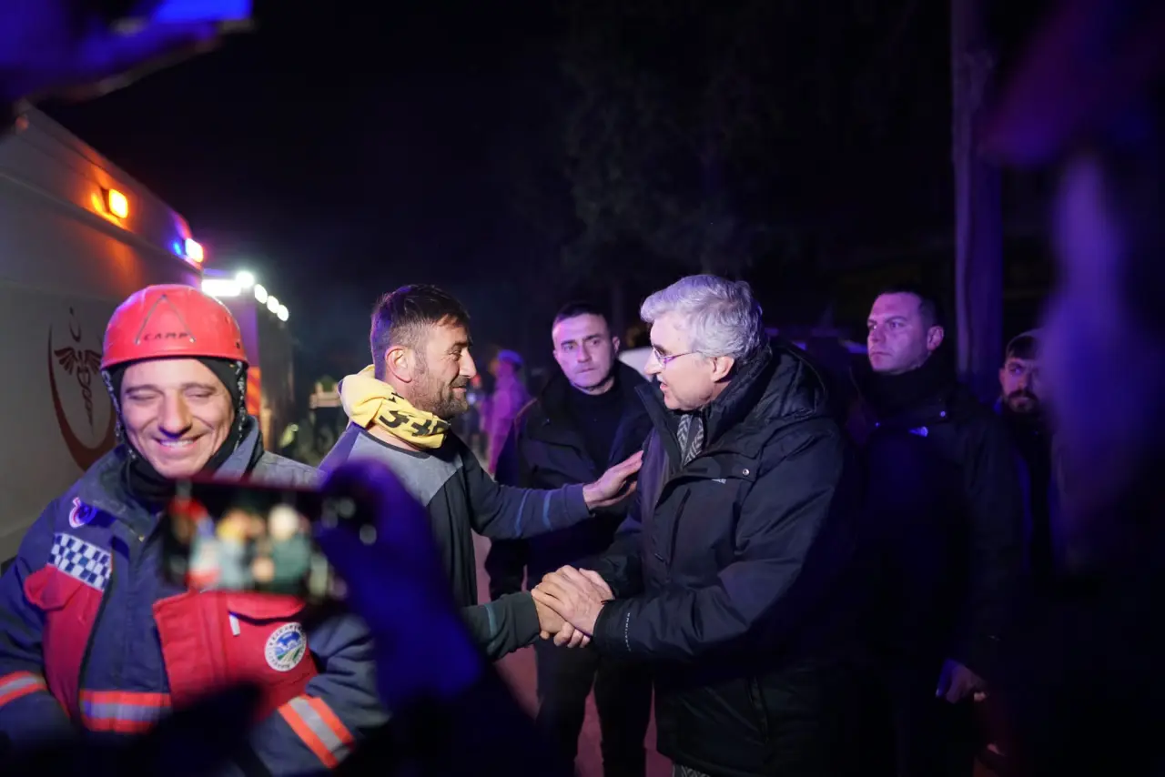 Haber: Büyükşehir İtfaiyesi mucizeyi yaşadı - Galeri-1