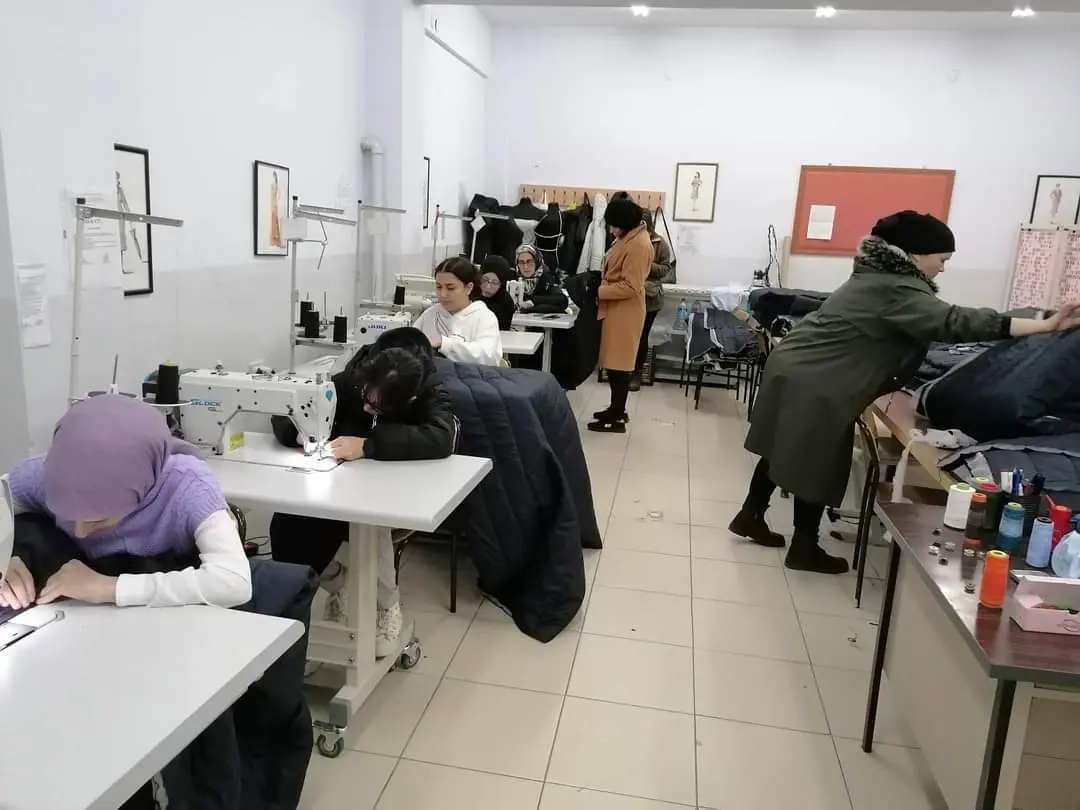 Haber: Deprem bölgesine uyku tulumu dikiyorlar - Galeri-2