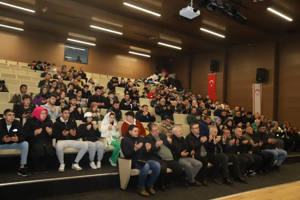 Haber: MİRAÇ KANDİLİNDE DEPREMZEDELERE DUALAR EDİLDİ - Galeri-3