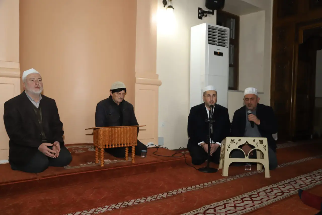 Haber: MİRAÇ KANDİLİNDE DEPREMZEDELERE DUALAR EDİLDİ - Galeri-2