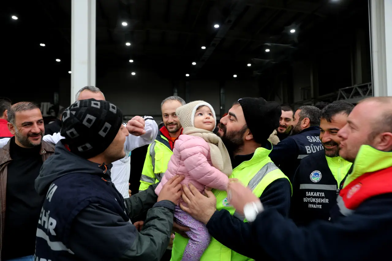 Haber: Afet bölgesinde umuda giden yolu onlar kazmıştı - Galeri-1