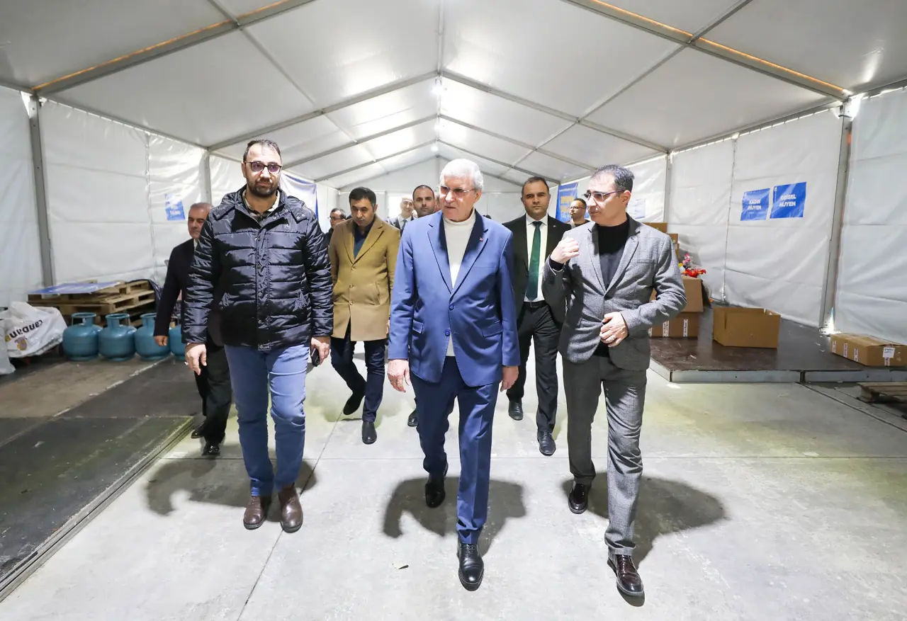 Haber: Büyükşehir ikinci konteyner kenti İskenderun’a kuruyor - Öne Çıkan