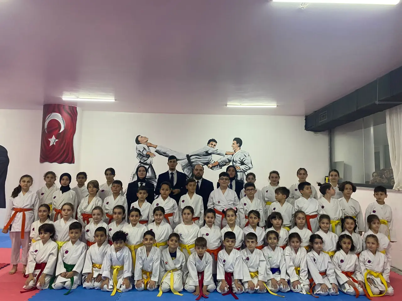 Haber: Hendek Belediyesi Karate Kulübü Sporcuları Terfi Etti - Galeri-1