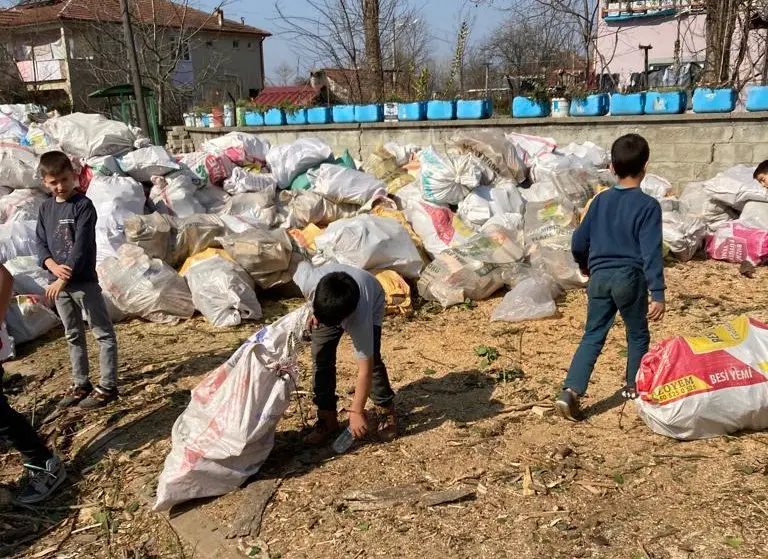 Haber: Depremzedeler için el birliği yaptılar - Galeri-1
