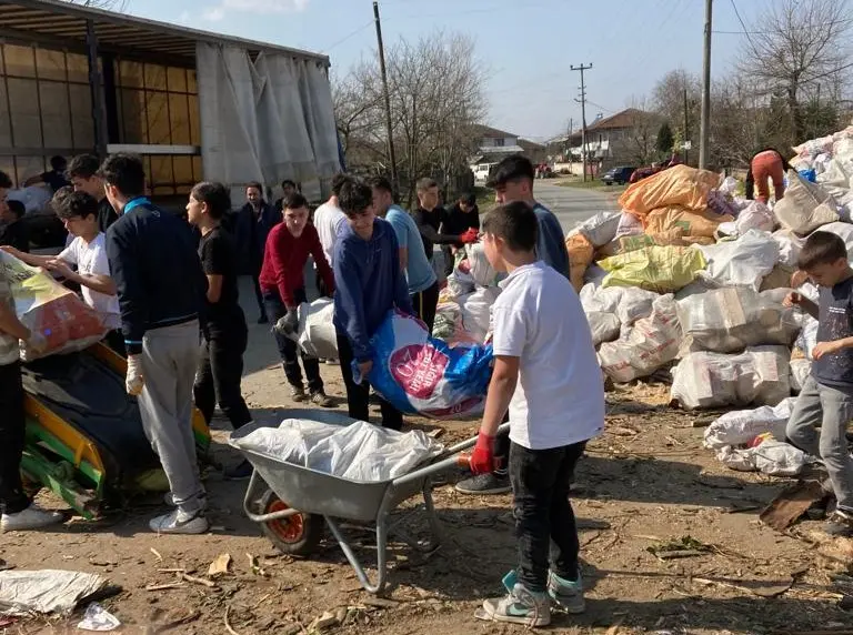 Haber: Depremzedeler için el birliği yaptılar - Galeri-2
