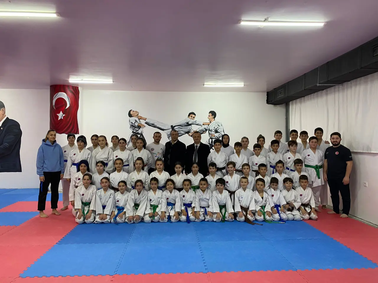 Haber: Milli Eğitim ve Halk Eğitim Müdüründen Hendek Karate Kulübüne Ziyaret - Öne Çıkan
