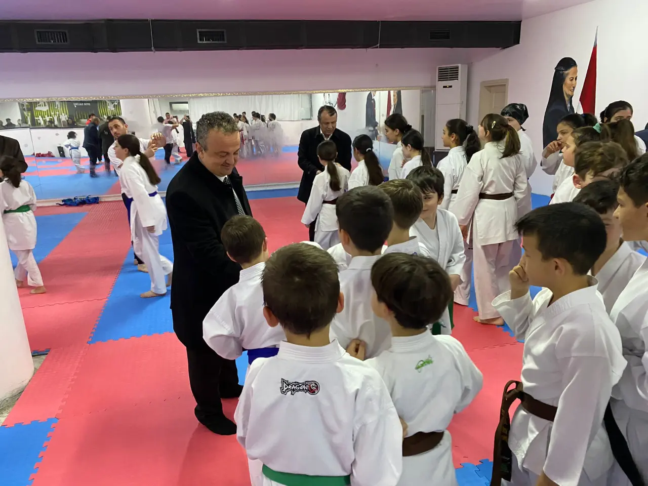 Haber: Milli Eğitim ve Halk Eğitim Müdüründen Hendek Karate Kulübüne Ziyaret - Galeri-1
