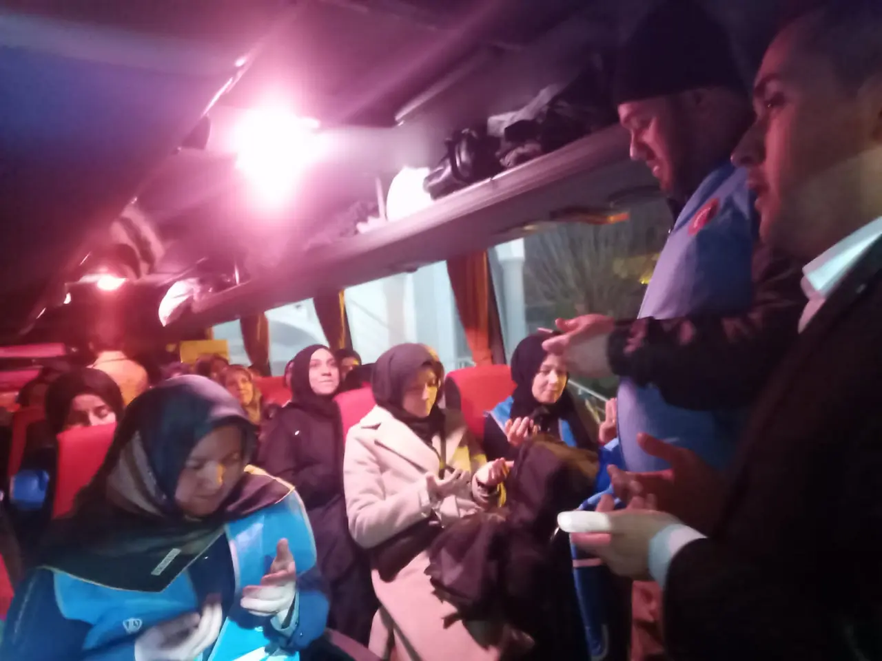 Haber: Kadın Görevliler Deprem Bölgesinde - Galeri-1