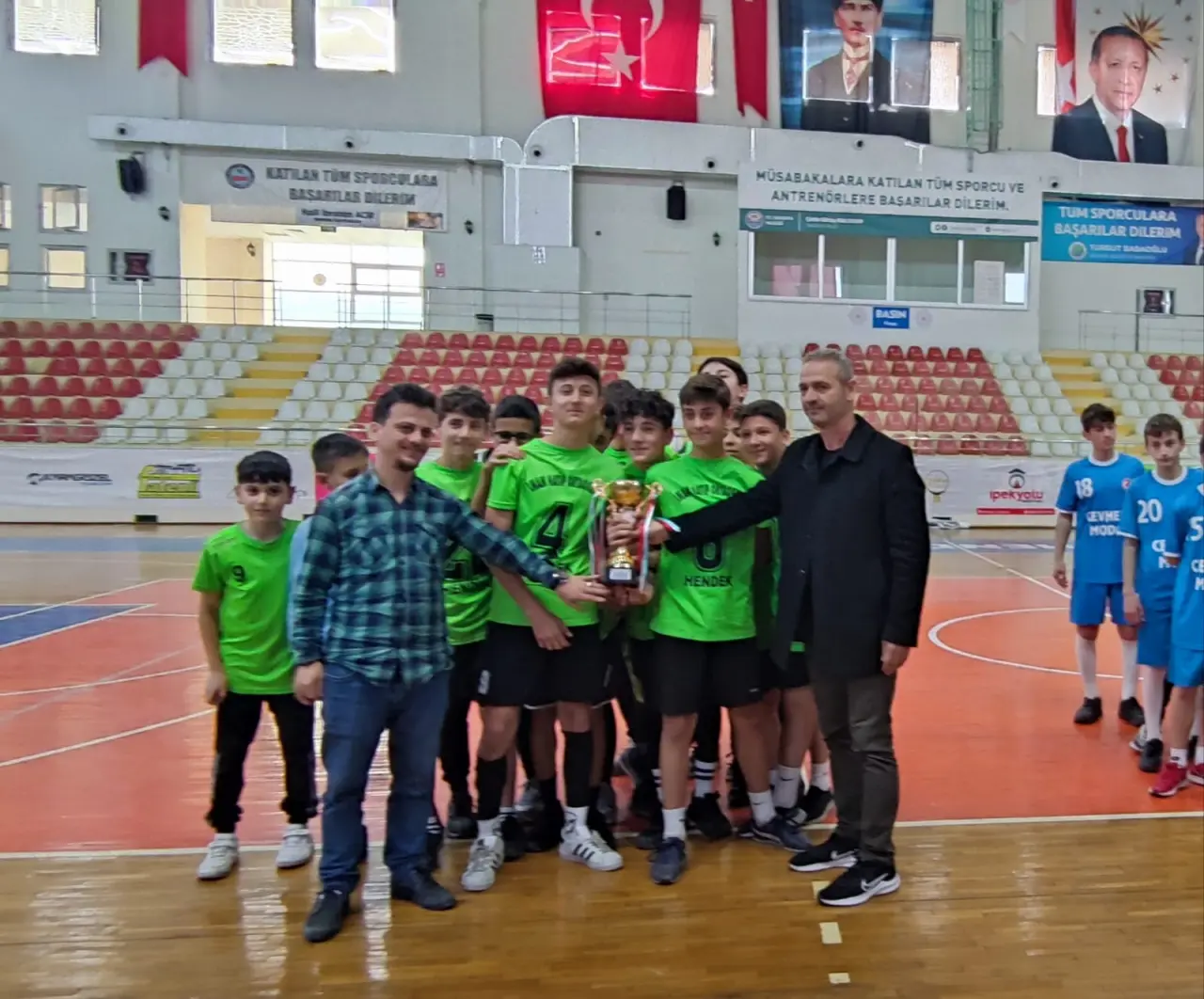 Haber: Yıldız Erkekler Futsalda İmam Hatip Ortaokulu birinci oldu - Galeri-1