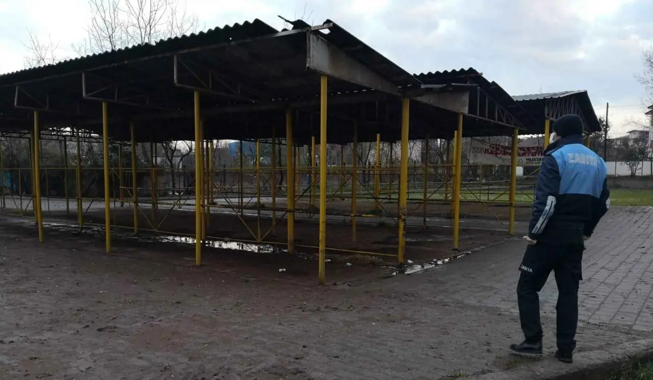 Haber: HENDEK HAYVAN PAZARI ÖNLEM KAPSAMINDA KAPATILDI - Öne Çıkan