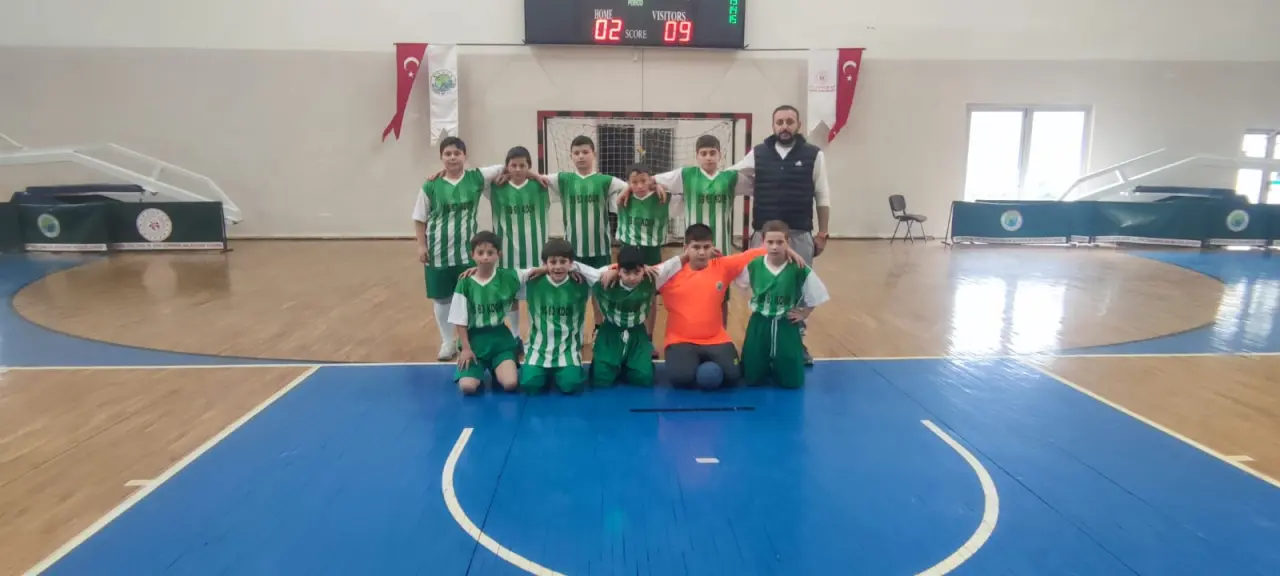 Haber: Küçük Erkeklerde Futsal başladı - Galeri-1