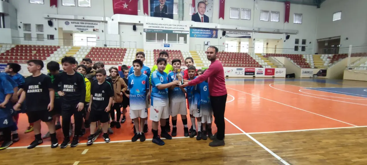 Haber: Küçüklerde Şampiyon Ş. Gaffar Okkan - Galeri-3
