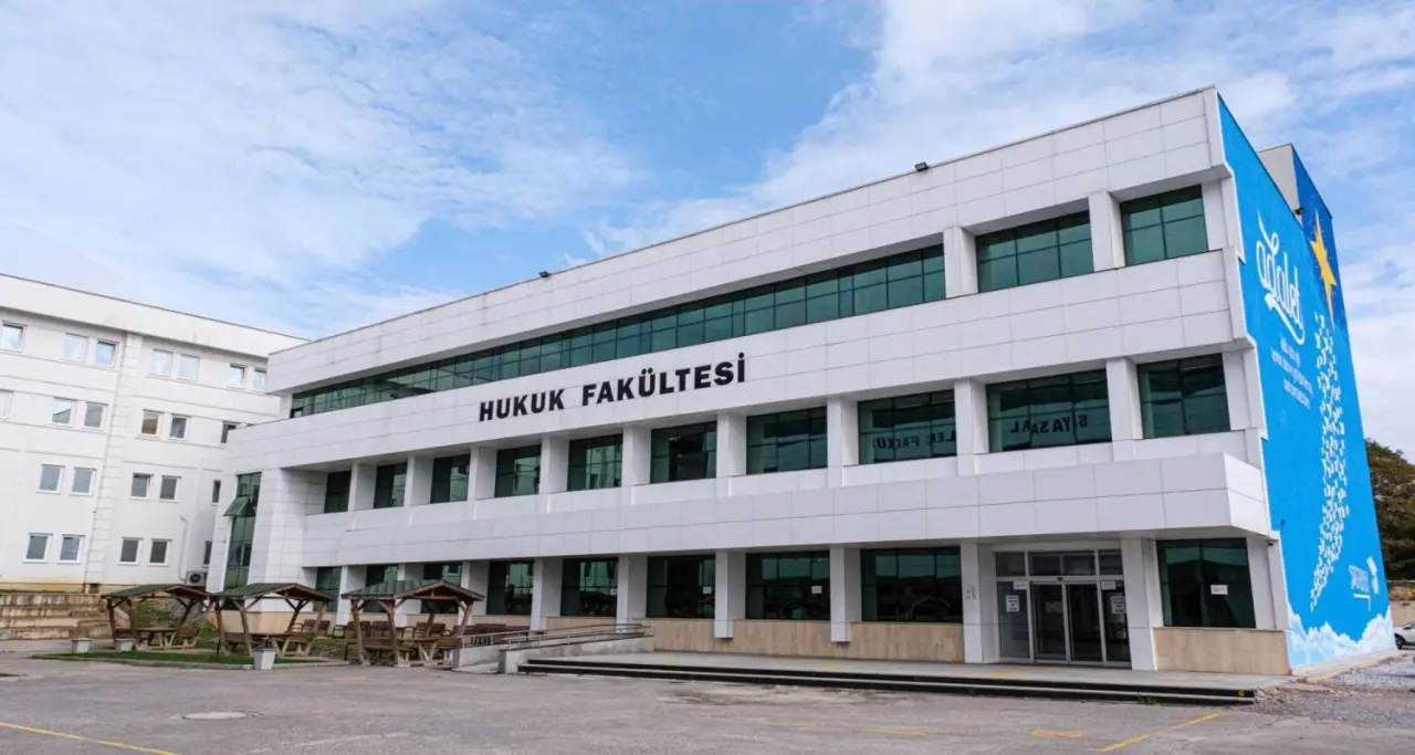 Haber: SAÜ'lü öğrencilerin yüz yüze final tepkisi dinmiyor - Öne Çıkan