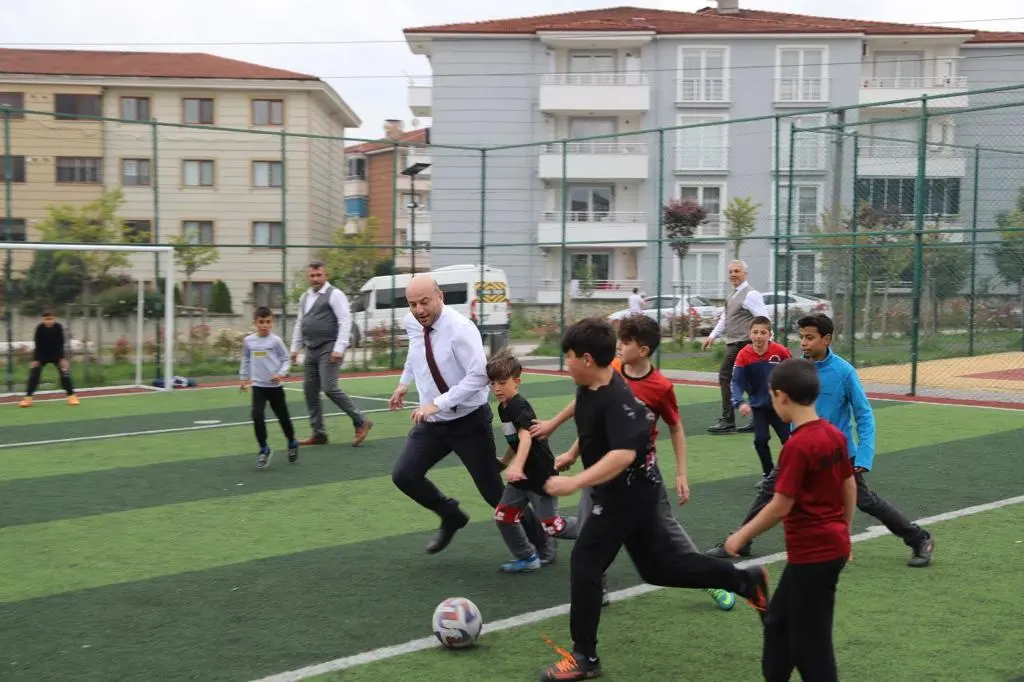 Haber: Başkanlar Miniklerle Maç Oynadı - Galeri-4