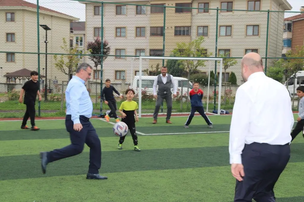 Haber: Başkanlar Miniklerle Maç Oynadı - Galeri-1