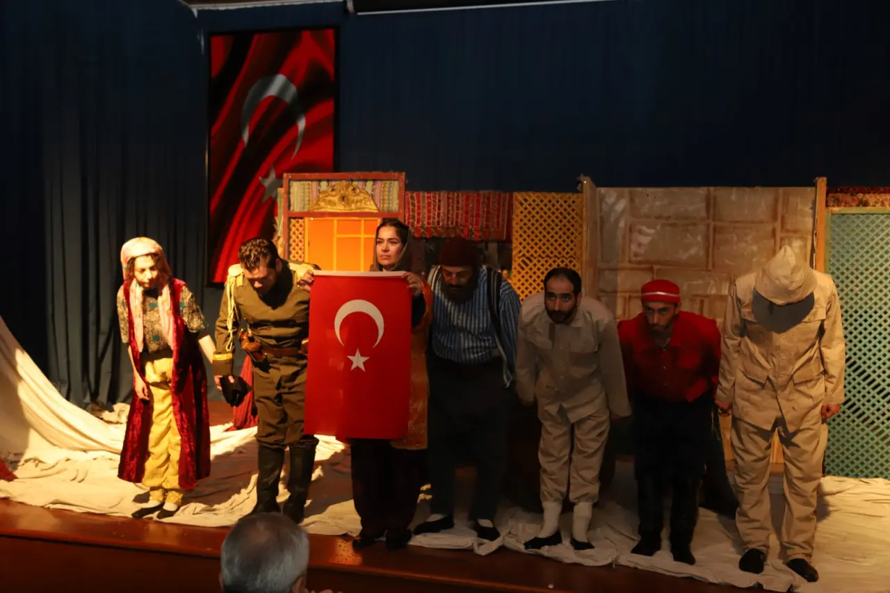 Haber: Vatan İçin Şehadete Şerife Bacı Adlı Tiyatro Etkinliğine Büyük İlgi - Öne Çıkan