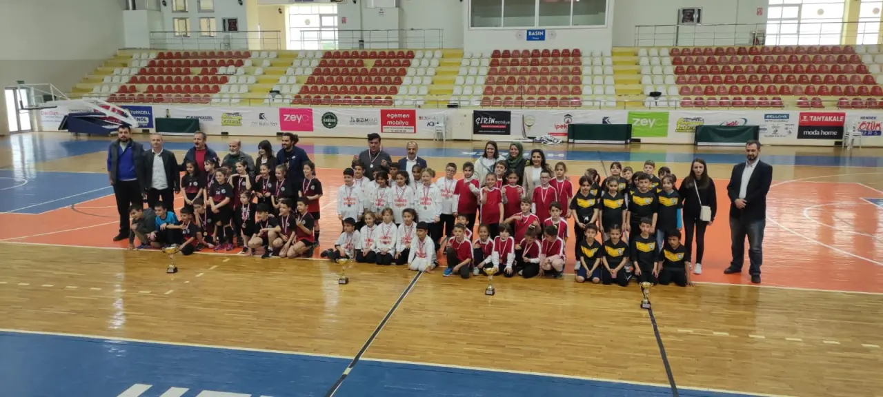 Haber: Ziya Gökalp İlkokulu Mendili Kapmada birinci - Öne Çıkan