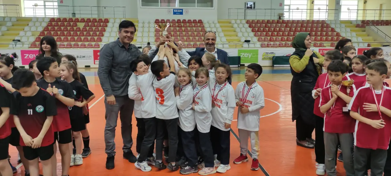Haber: Ziya Gökalp İlkokulu Mendili Kapmada birinci - Galeri-3