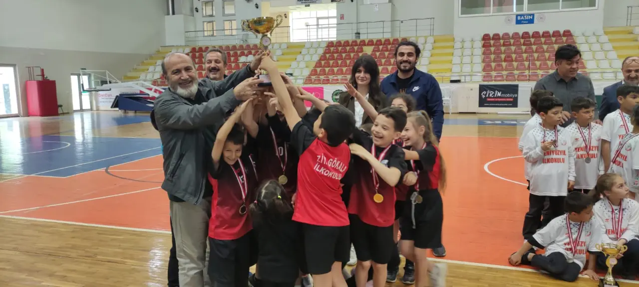 Haber: Ziya Gökalp İlkokulu Mendili Kapmada birinci - Galeri-4