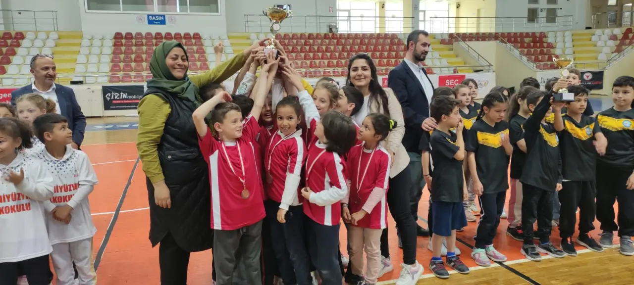 Haber: Ziya Gökalp İlkokulu Mendili Kapmada birinci - Galeri-2