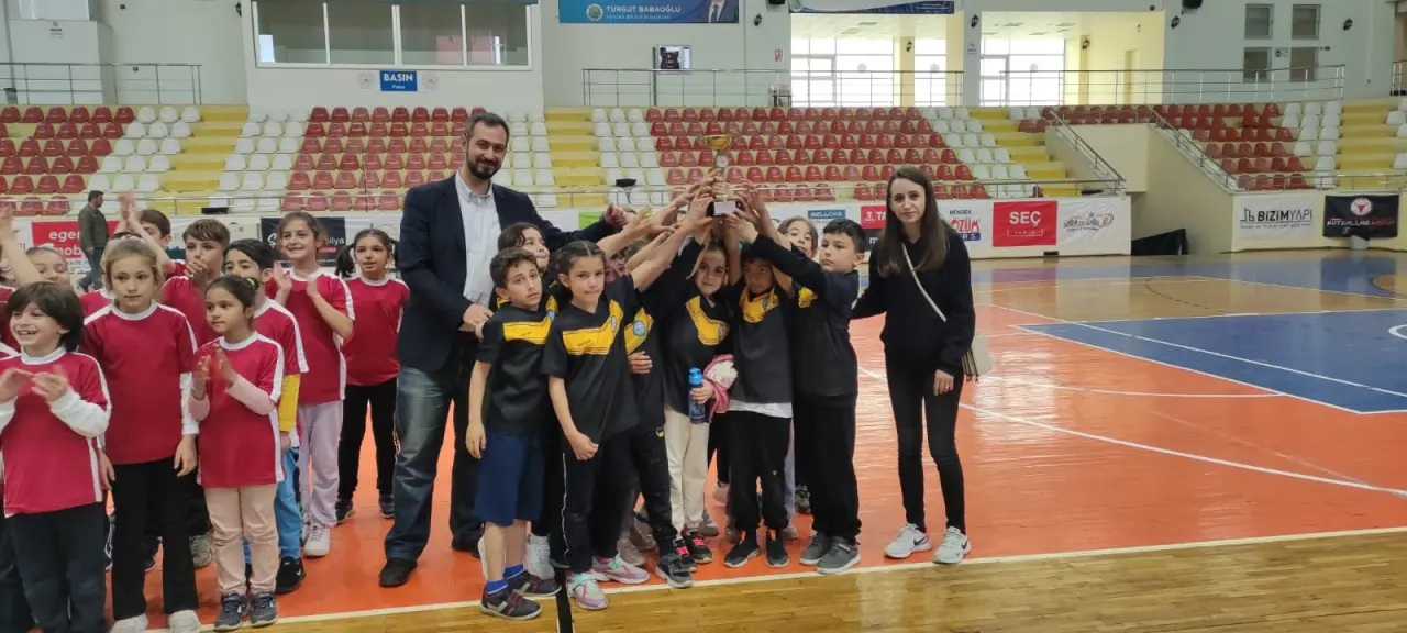 Haber: Ziya Gökalp İlkokulu Mendili Kapmada birinci - Galeri-1