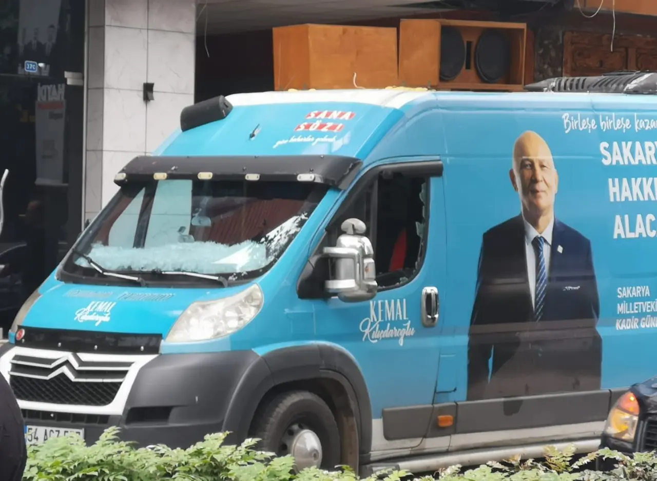 Haber: Hendek’te CHP Minibüsünün Camları Kırıldı - Öne Çıkan