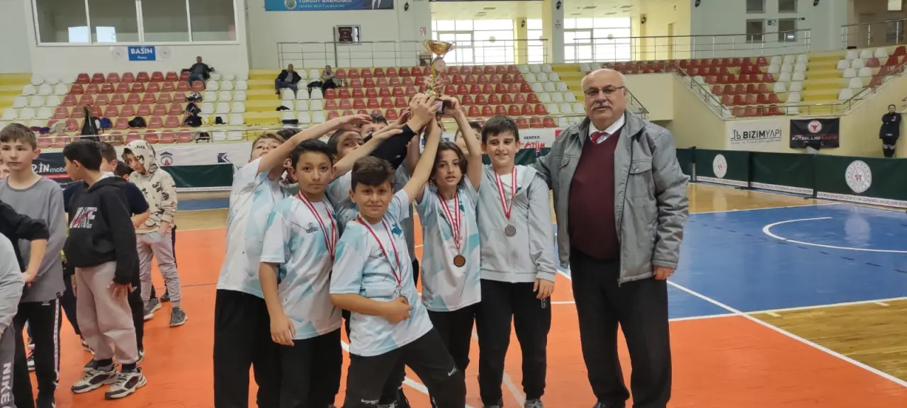 Haber: BEŞİNCİ SINIFLAR KALELİ YAKAN TOP - Galeri-1