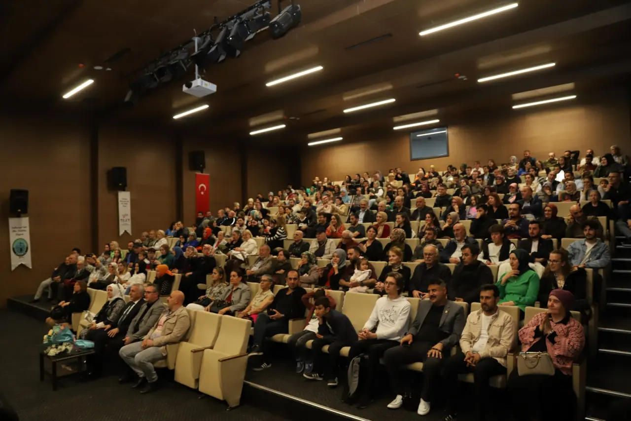 Haber: Türk Halk Müziği Konseri Yoğun İlgi Gördü - Galeri-4