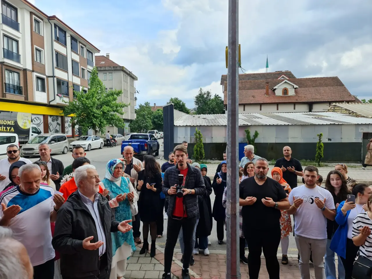 Haber: Ezgi Eczanesi Hizmete açıldı - Galeri-3