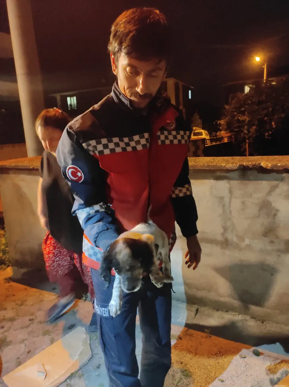 Haber: Araçta sıkışan yavru Köpek kurtarıldı - Galeri-3