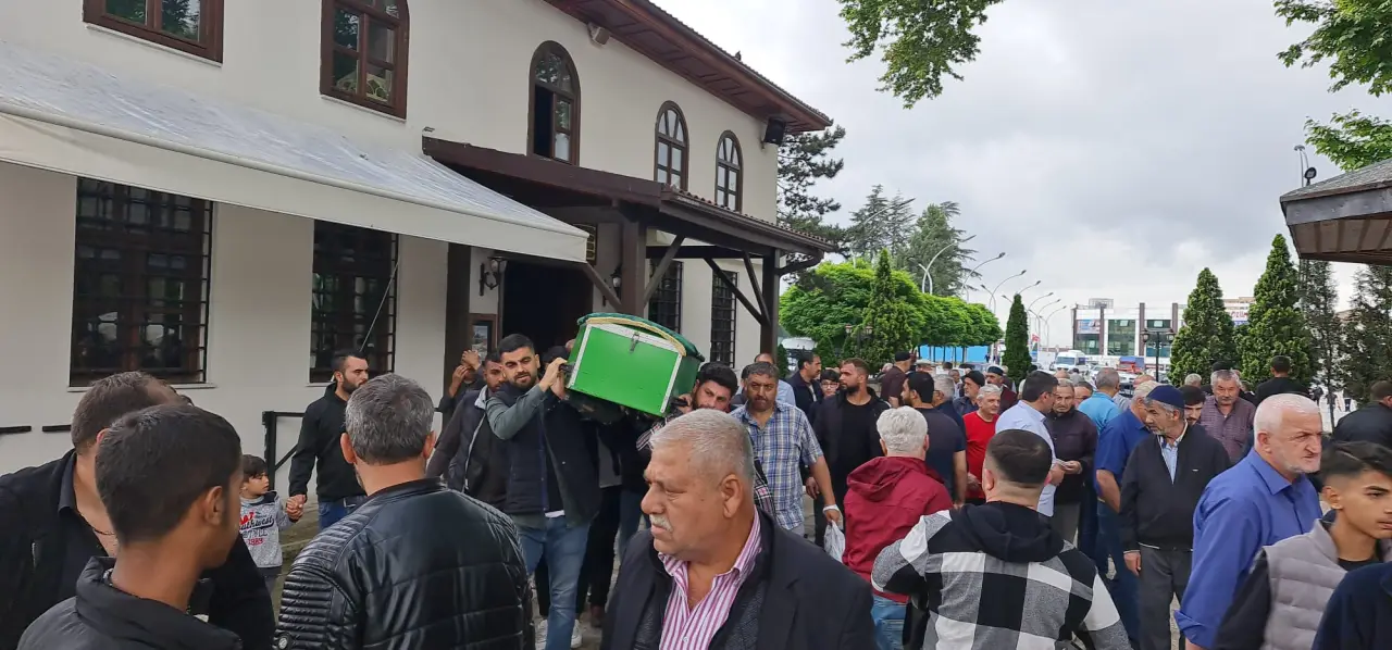 Haber: 18 yaşındaki Emirhan Son yolculuğuna uğurlandı - Galeri-2