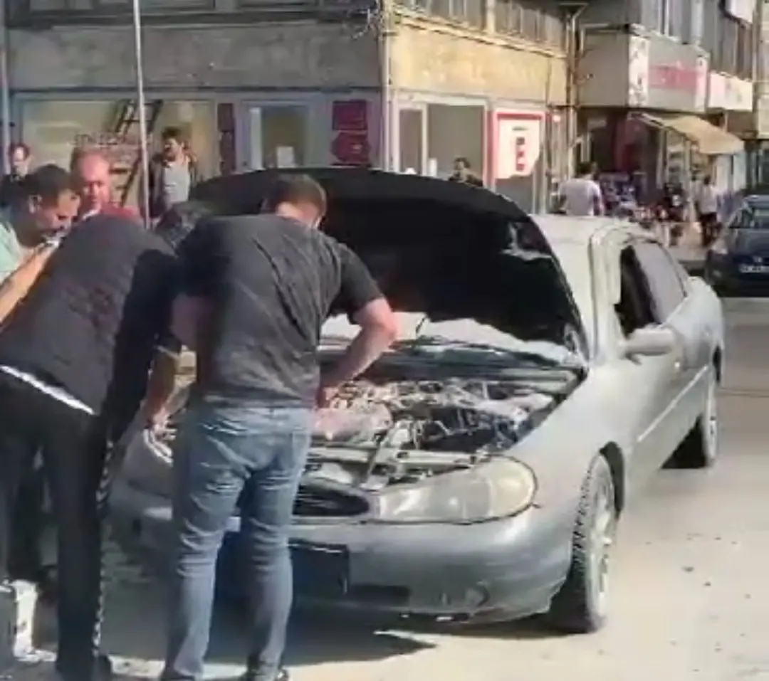 Haber: Otomobilde çıkan yangın kısa sürede söndürüldü - Galeri-1