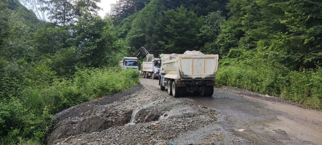 Haber: Büyükşehir Belediyesi yağışlarda hasar gören o yol için seferber oldu - Öne Çıkan