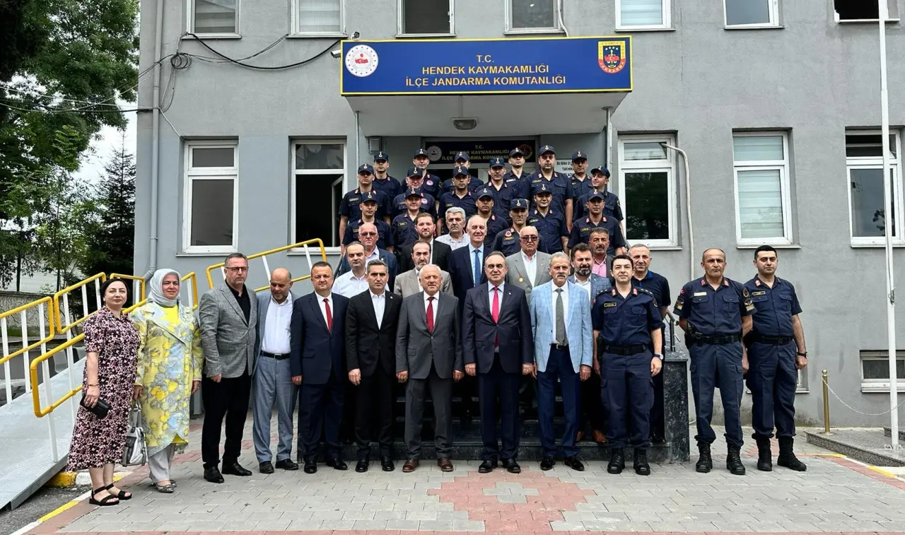 Haber: HENDEK'TE İLÇE PROTOKOLÜ BAYRAMLAŞTI - Galeri-1