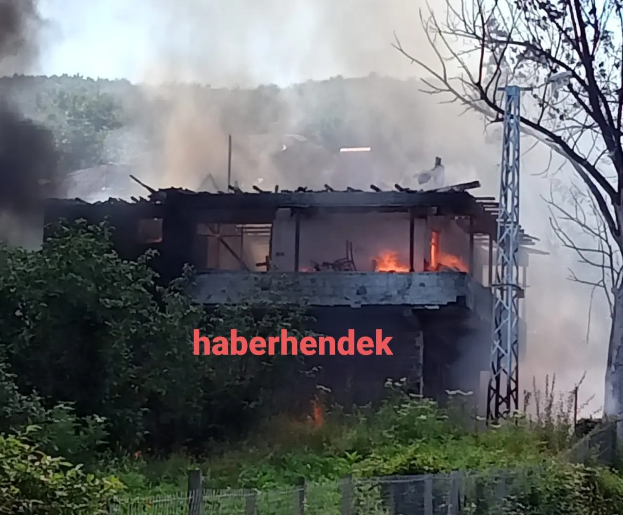 Haber: Muhtarın evinde Yangın - Öne Çıkan