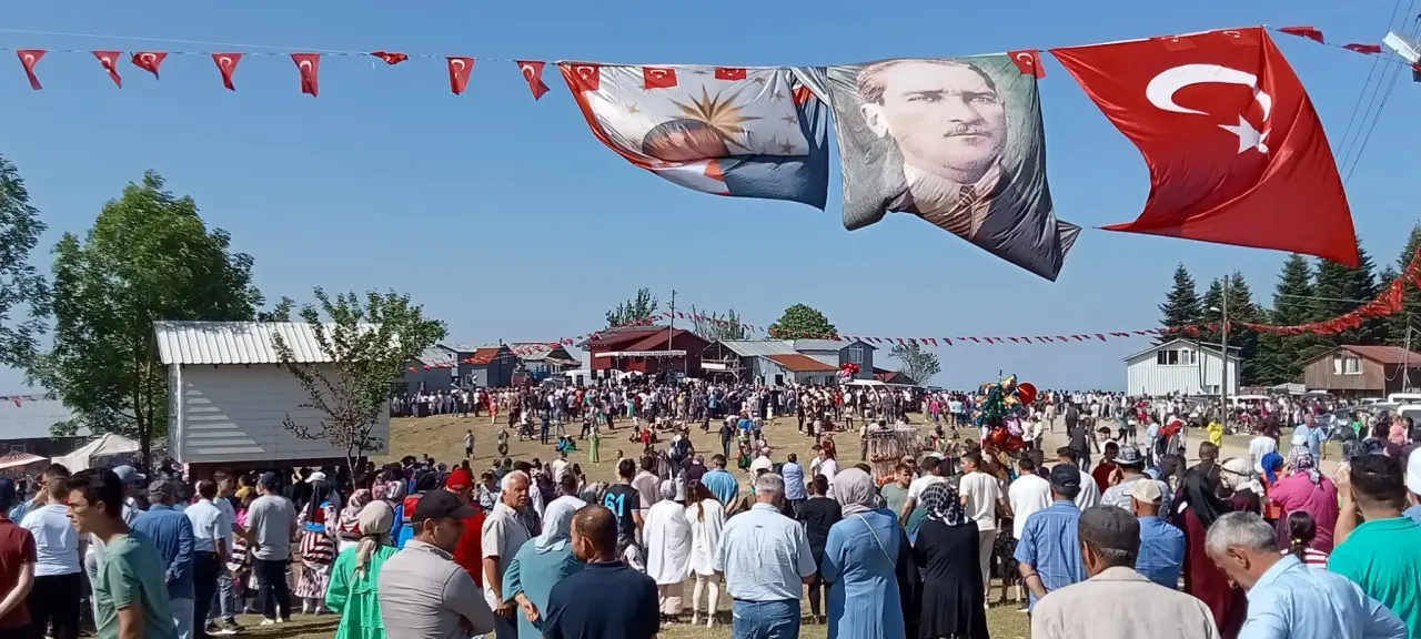 Haber: Hendek Dikmen Yayla Şenlikleri Coşkulu geçti - Öne Çıkan