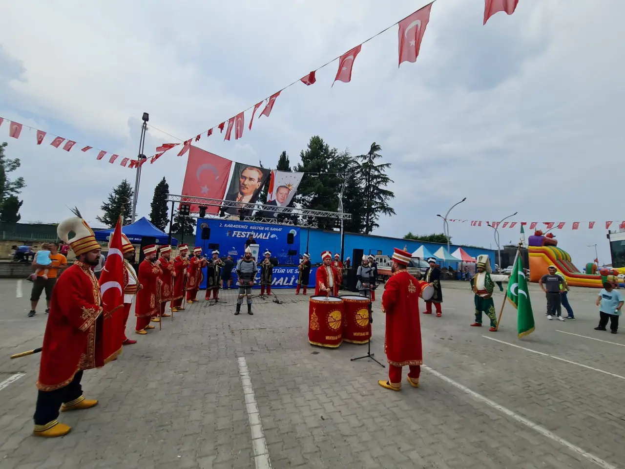 Haber: İlgi Gösterilmeyen Festivale birde yağmur engeli - Galeri-2