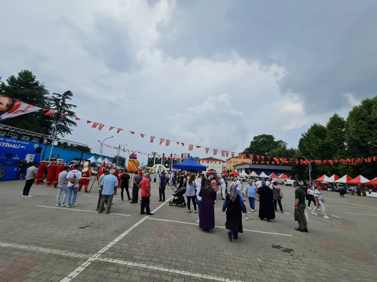 Haber: İlgi Gösterilmeyen Festivale birde yağmur engeli - Galeri-1